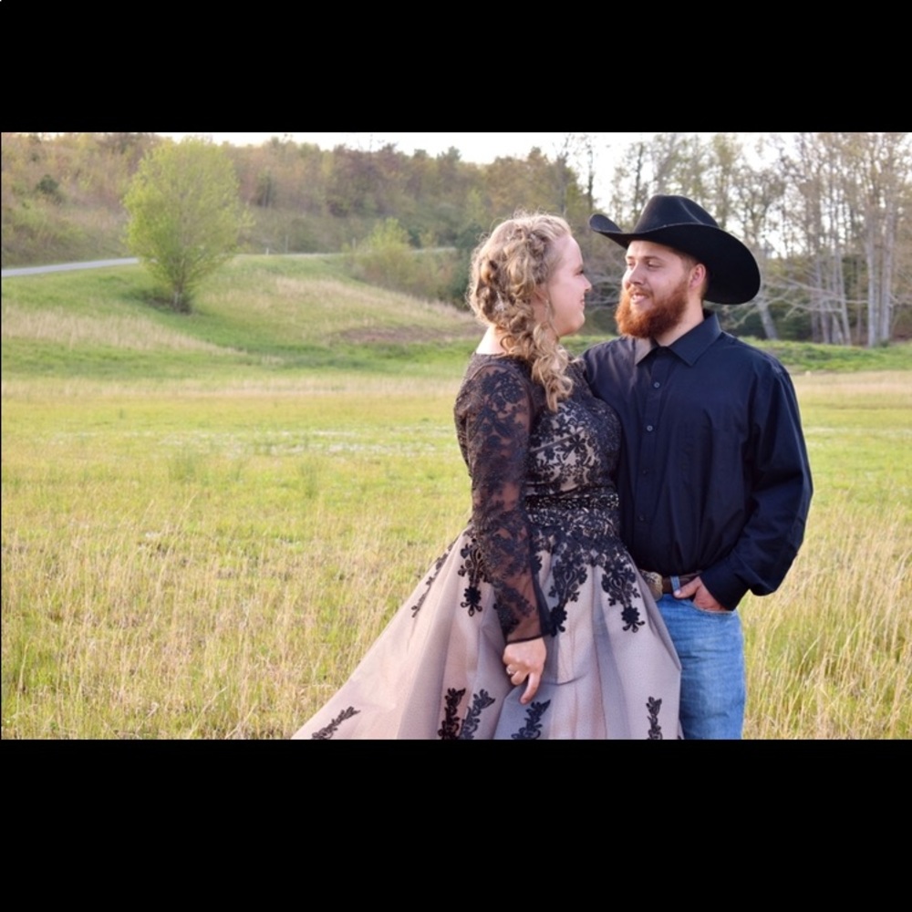 Prom dress - Picture 1 of 6